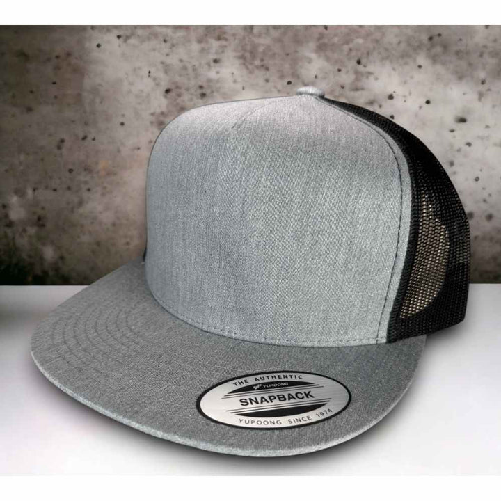 YUPOONG 6006 FLAT BILL - HEATHER GREY/BLACK