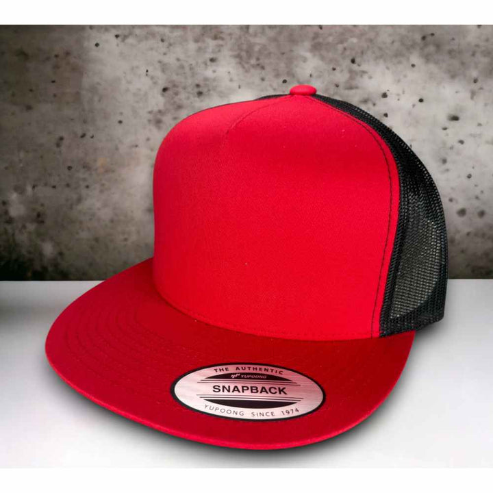YUPOONG 6006 FLAT BILL - RED/BLACK